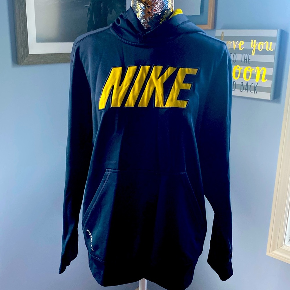 Men’s Nike Therma fit pullover Hoodie size medium